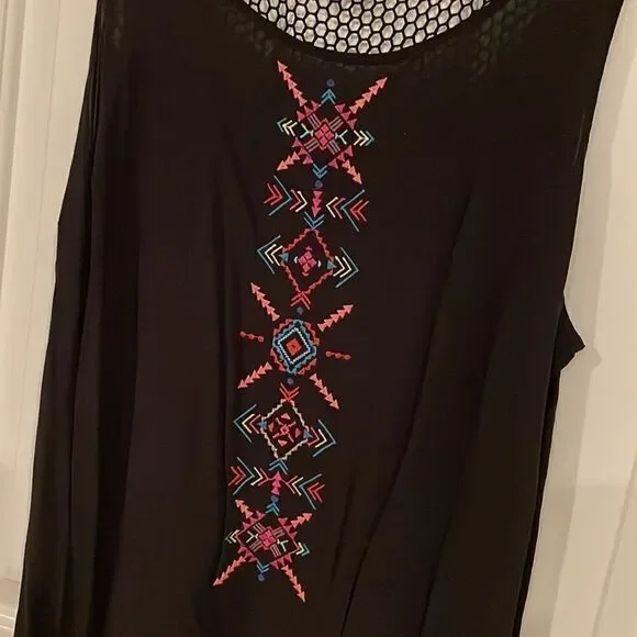 Torrid Aztec-y Flowy top 🌻 - Picture 3 of 9